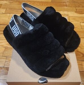 UGG Fluff Yeah Slippers Brand New Size 8